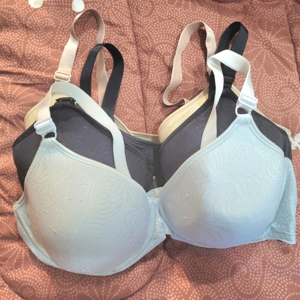 Bali woman's size 38D front closing comfort bras. Bundle of three.
